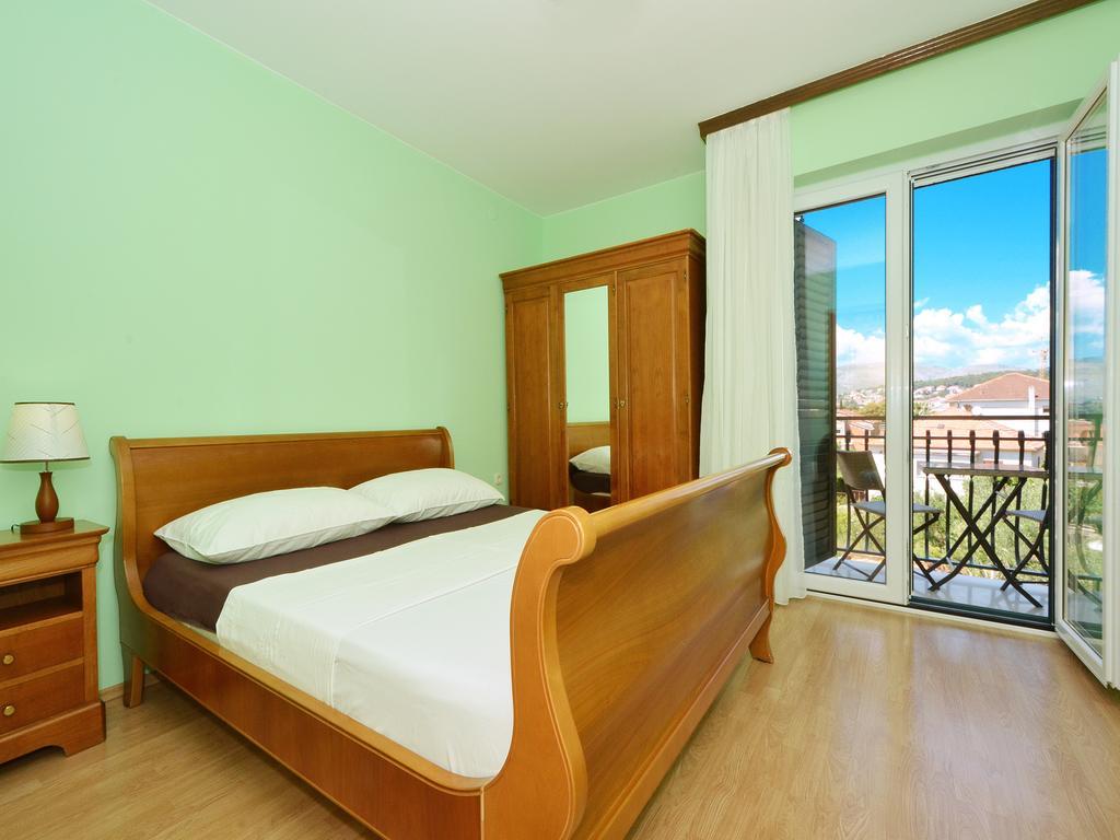 Apartment Vukadin Трогир Экстерьер фото